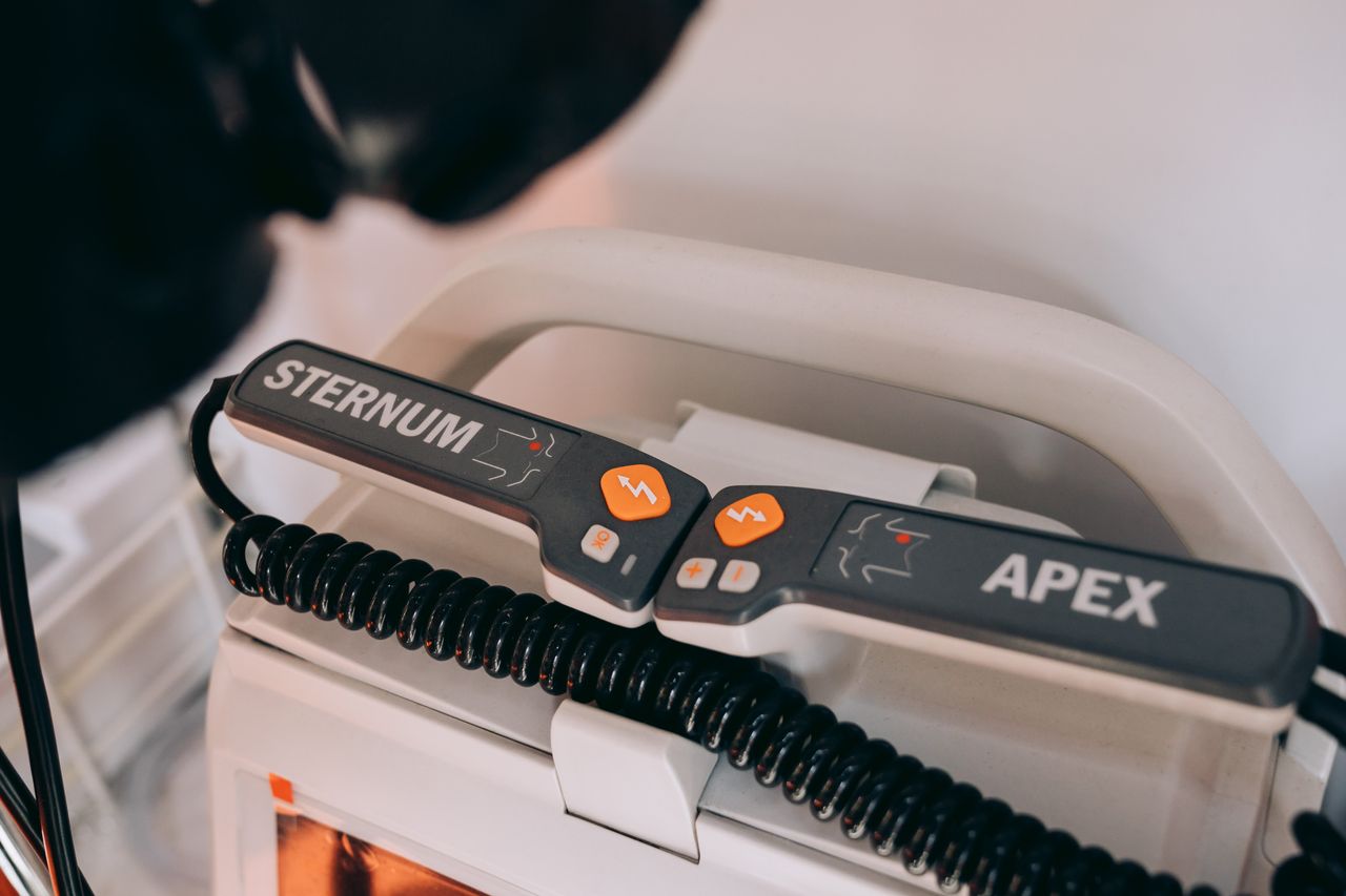 project-01-c Detailed view of a defibrillator with labeled sternum and apex paddles.